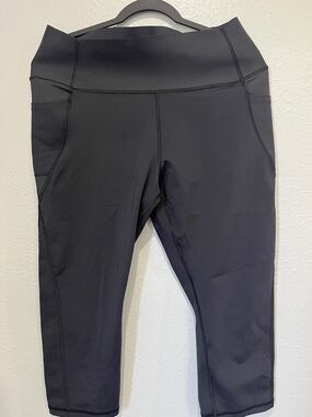 GAP Black Cropped Active Leggings Capris